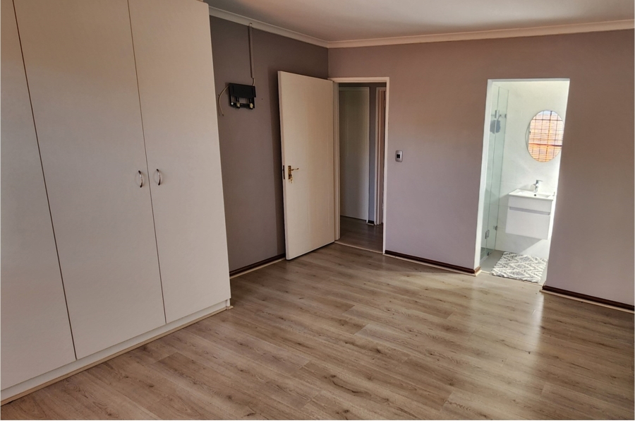 2 Bedroom Property for Sale in Uitzicht Western Cape